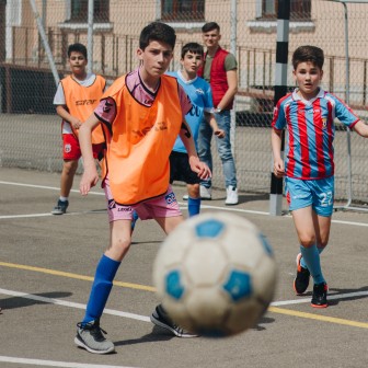 Straat voetbal.jpg