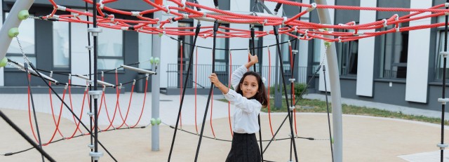 speeltun kind spelen klimrek.jpg